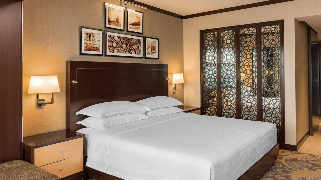 Sheraton Dubai Creek Hotel & Towers