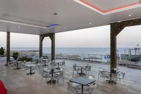 Perre La Mer Hotel