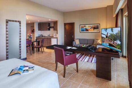 Khalidiya Palace Rayhaan Hotel By Rotana