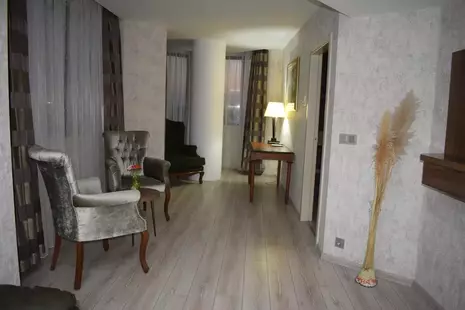 Euro Plaza Hotel