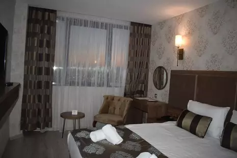 Euro Plaza Hotel