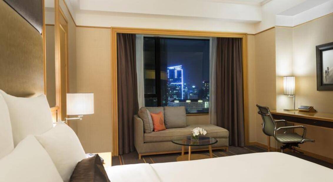 Renaissance Riverside Hotel