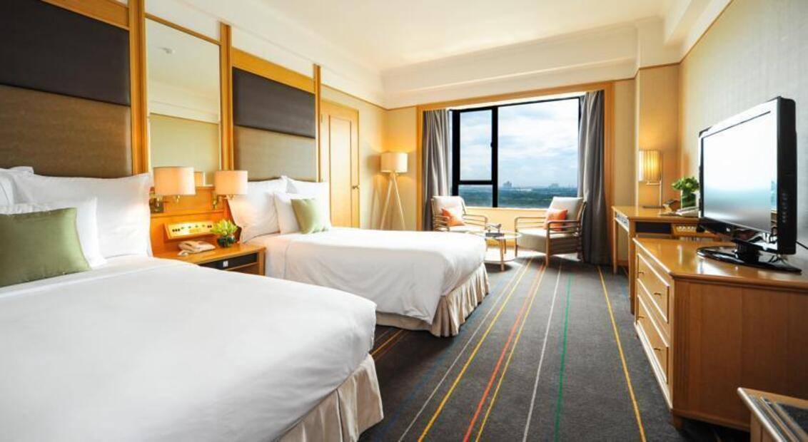 Renaissance Riverside Hotel