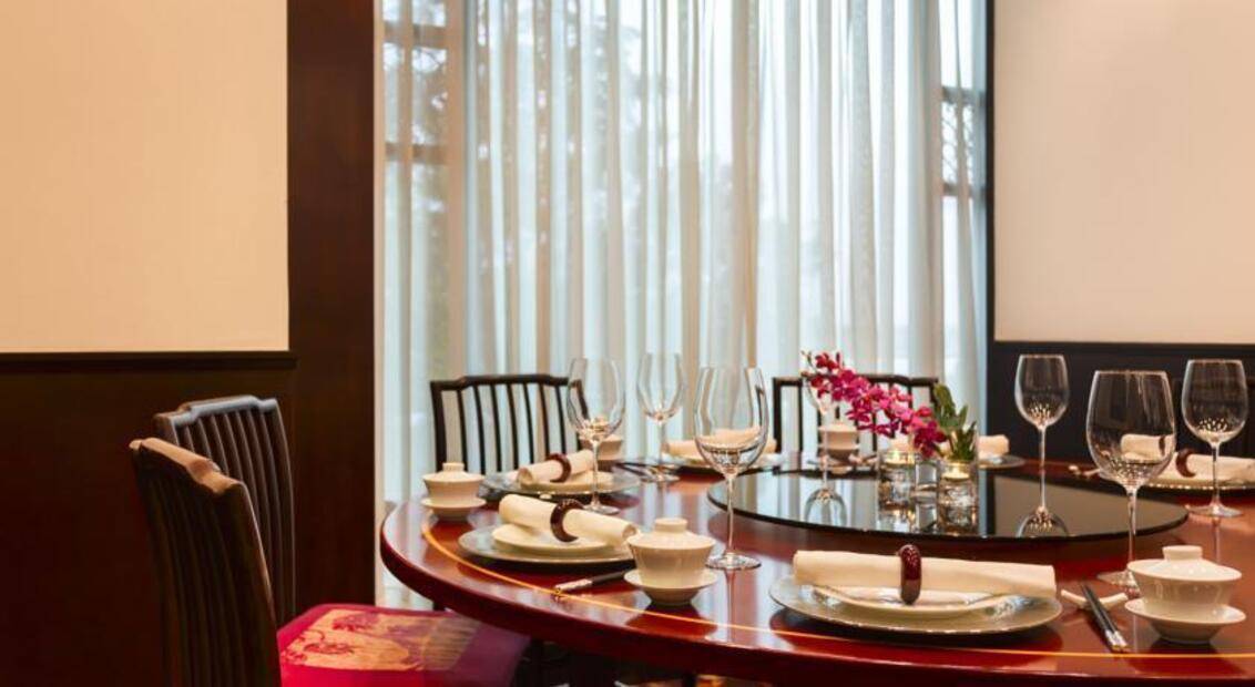 Renaissance Riverside Hotel