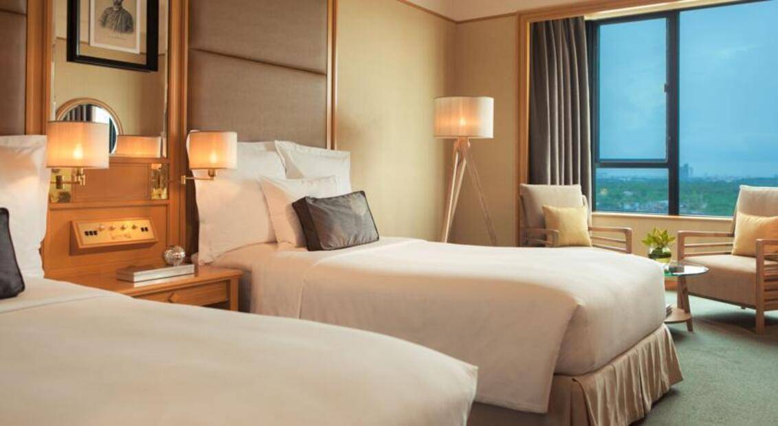 Renaissance Riverside Hotel