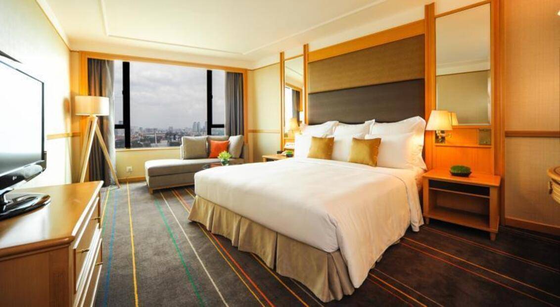 Renaissance Riverside Hotel