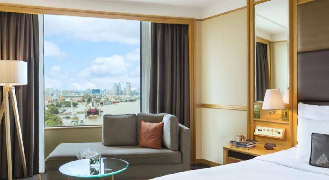 Renaissance Riverside Hotel