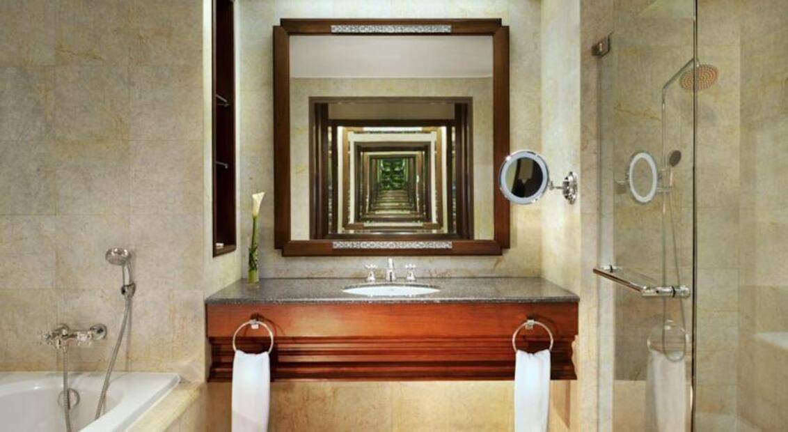 Plaza Athenee Bangkok A Royal Meridien Hotel