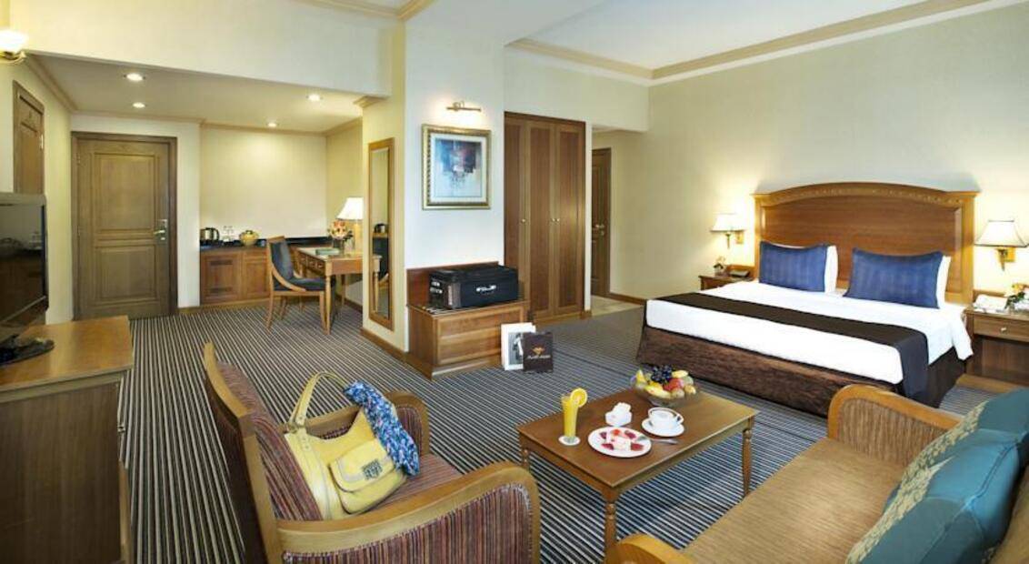 Avenue Hotel