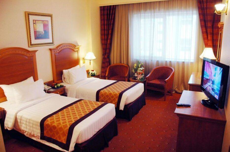 Avenue Hotel