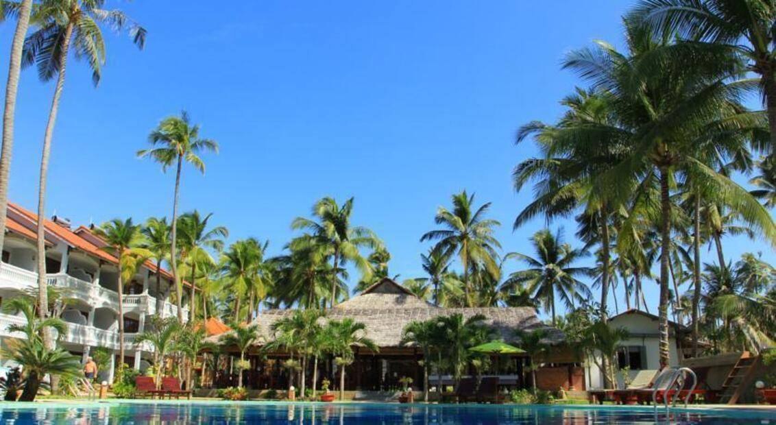 Little Paris Resort