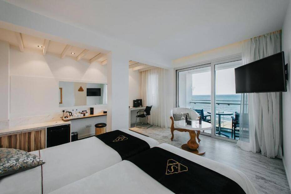 The Ciao Stelio Deluxe Hotel (Adults Only 18+)