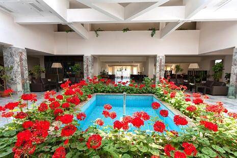 Bomo Regineh Hotel