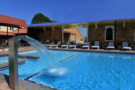 Bomo Regineh Hotel