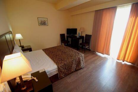 Bomo Regineh Hotel