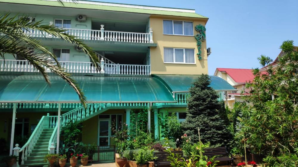 Гостиница Зеленый Попугай