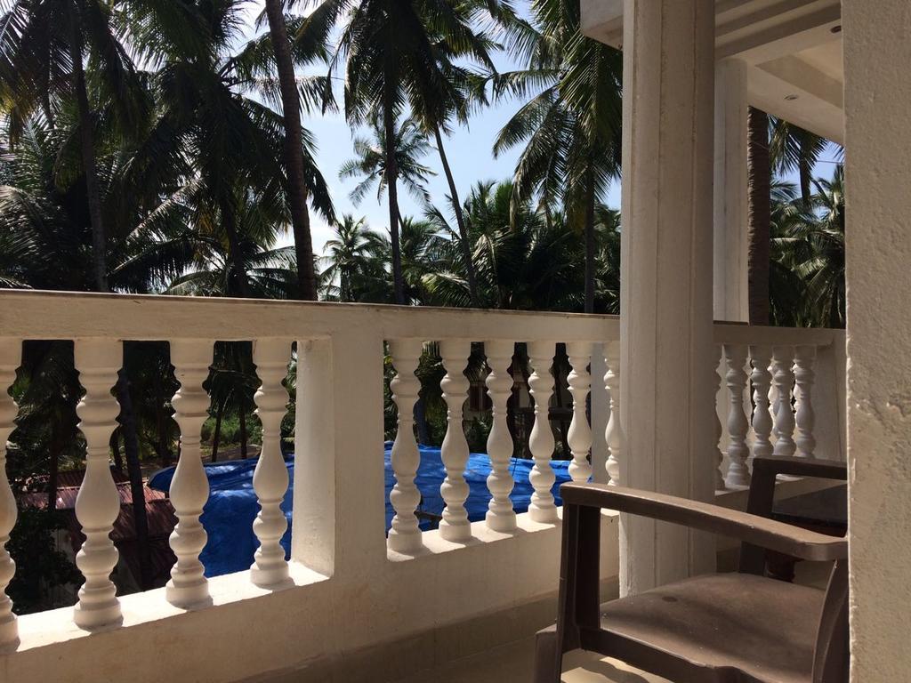 White House Beach Apartments