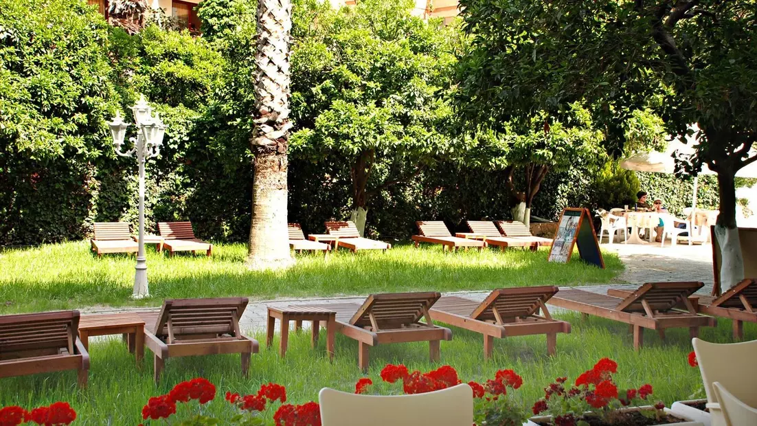 Boulevard Hotel