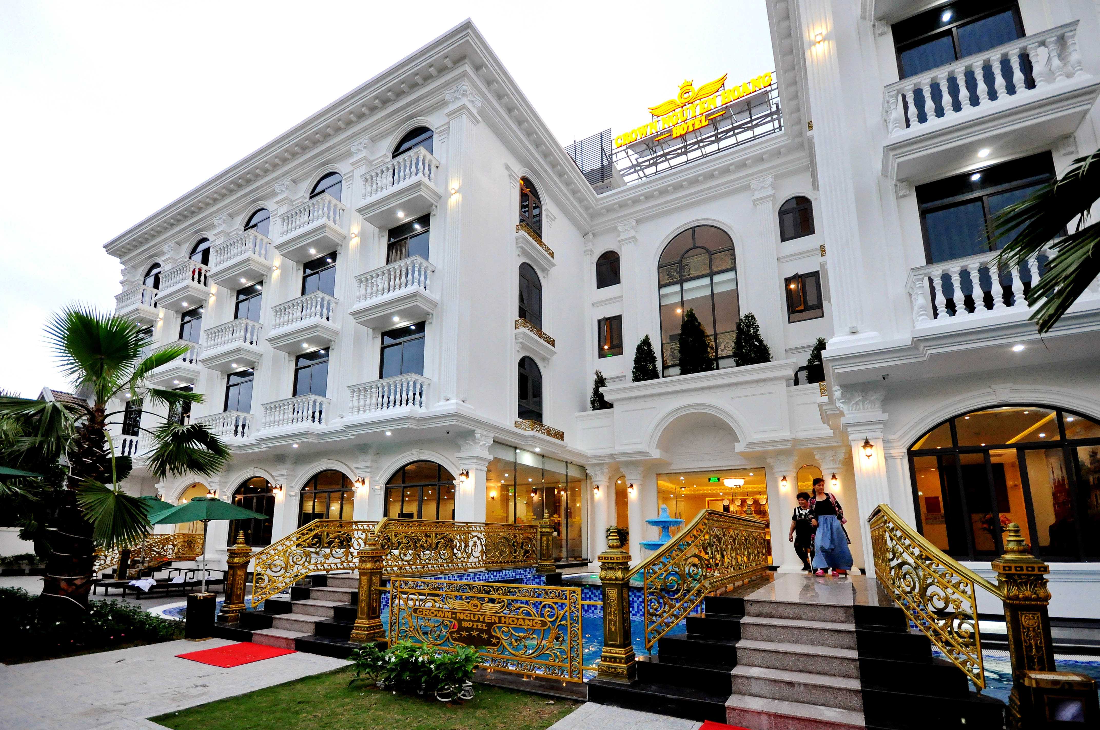 Crown Nguyen Hoang Hotel