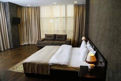 Tomus Hotel