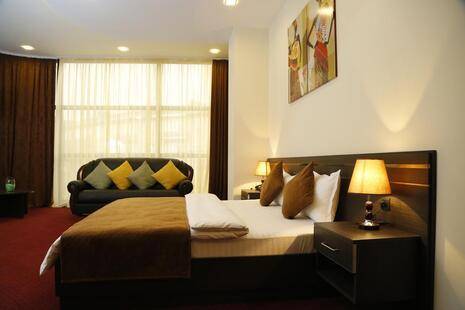 Tomus Hotel