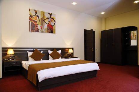 Tomus Hotel