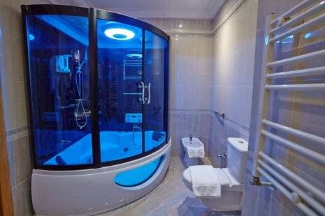The Penthouse Suites Hotel
