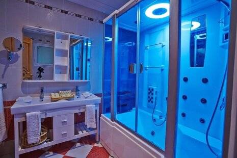 The Penthouse Suites Hotel