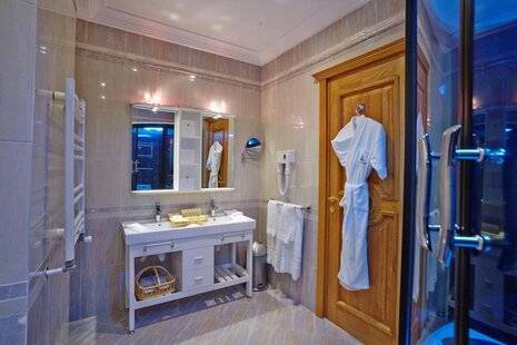 The Penthouse Suites Hotel