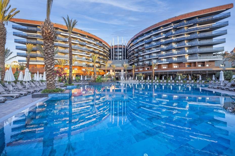 Kirman Calyptus Resort
