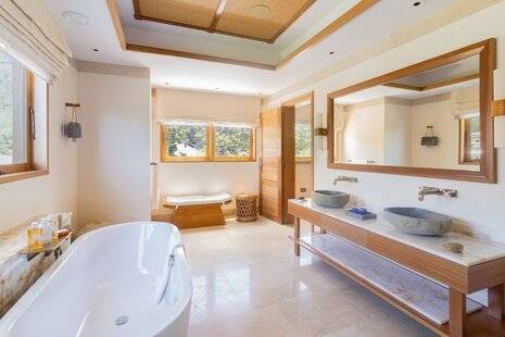Lescale Resort Marina & Spa