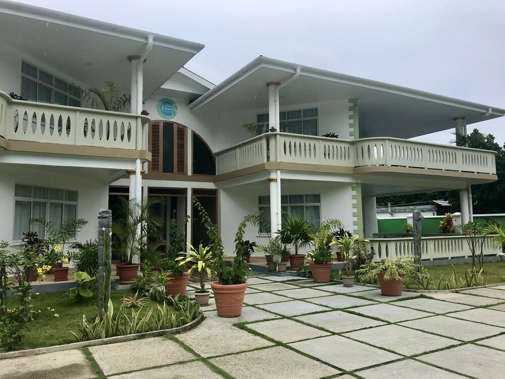 340 Degrees Mountain View Apartments