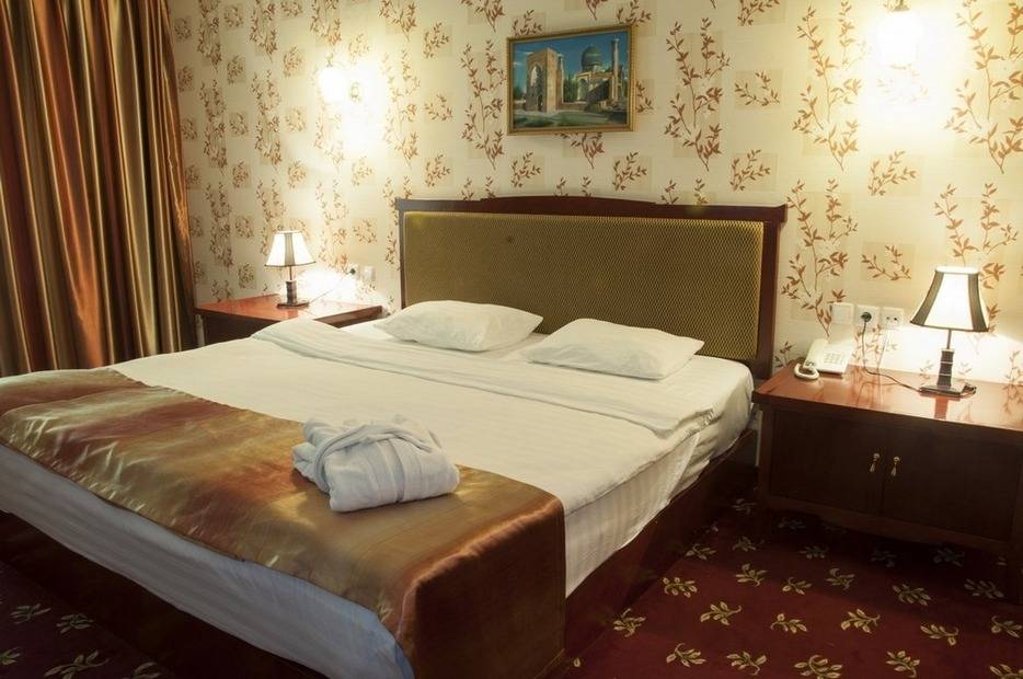 Golden Valley Hotel