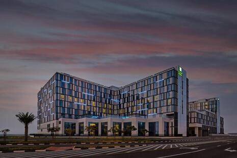 Holiday Inn Dubai Al Maktoum Airport