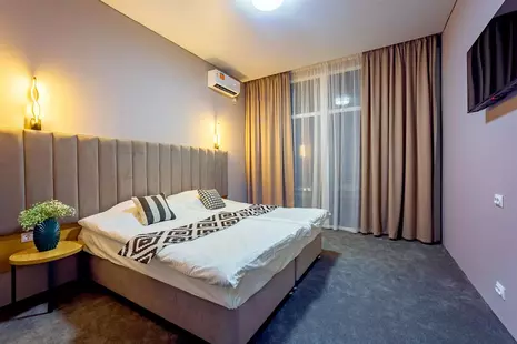 Green Land Hotel
