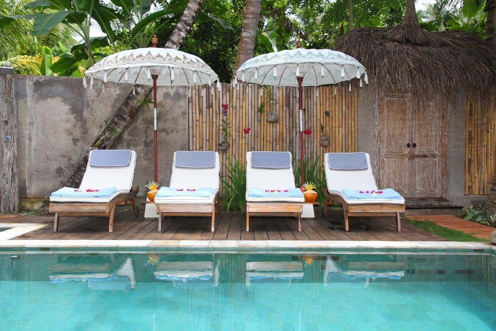 Cili Emas Oceanside Resort