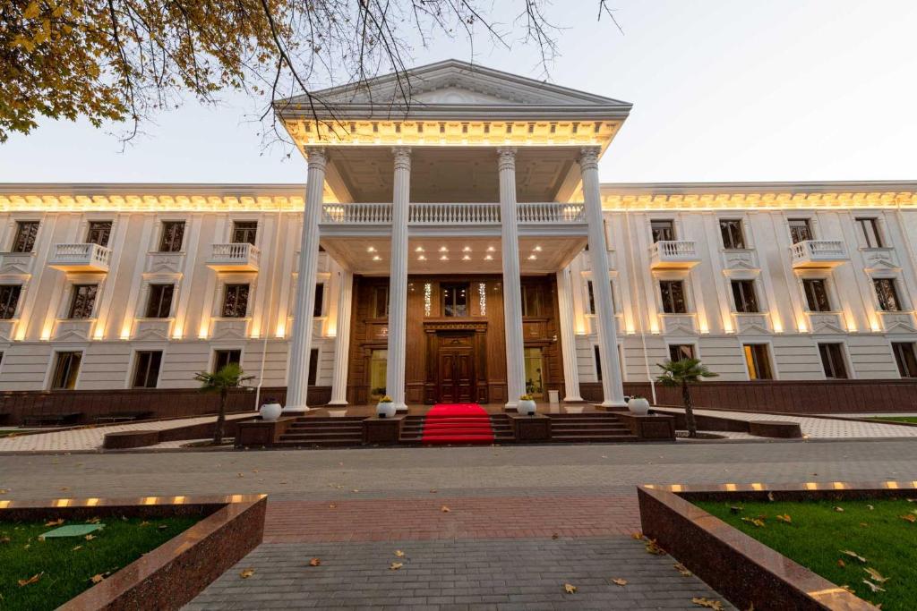 Zarafshon Parkside Hotel