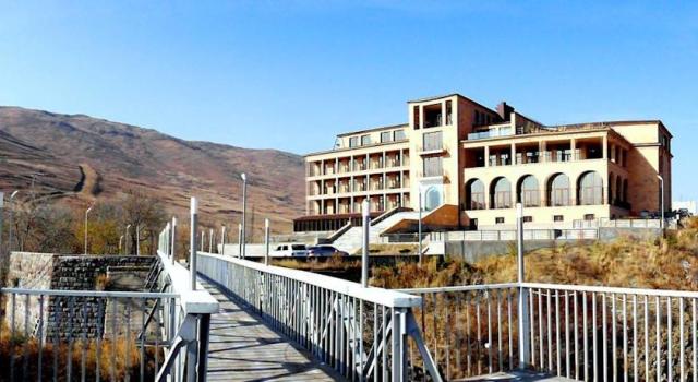 Aragast Hotel