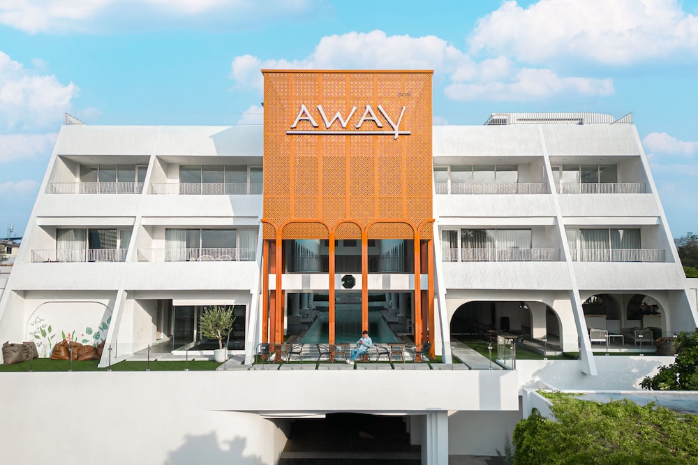 Away Bangkok Riverside Kene