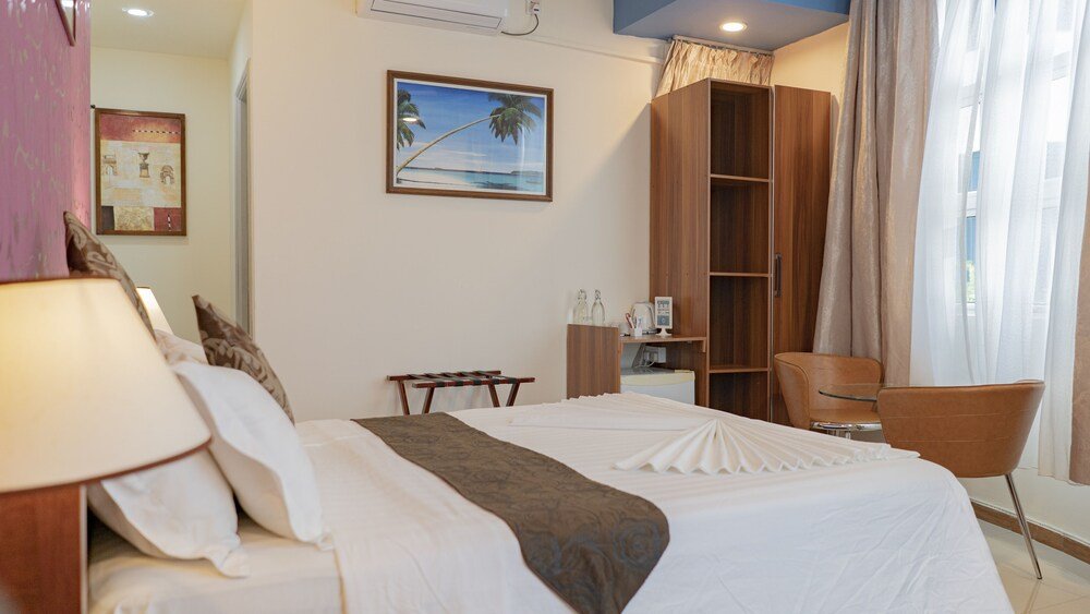 Umet Seaview Hotel With Free Roundtrip Airport Pick Up And Drop Off