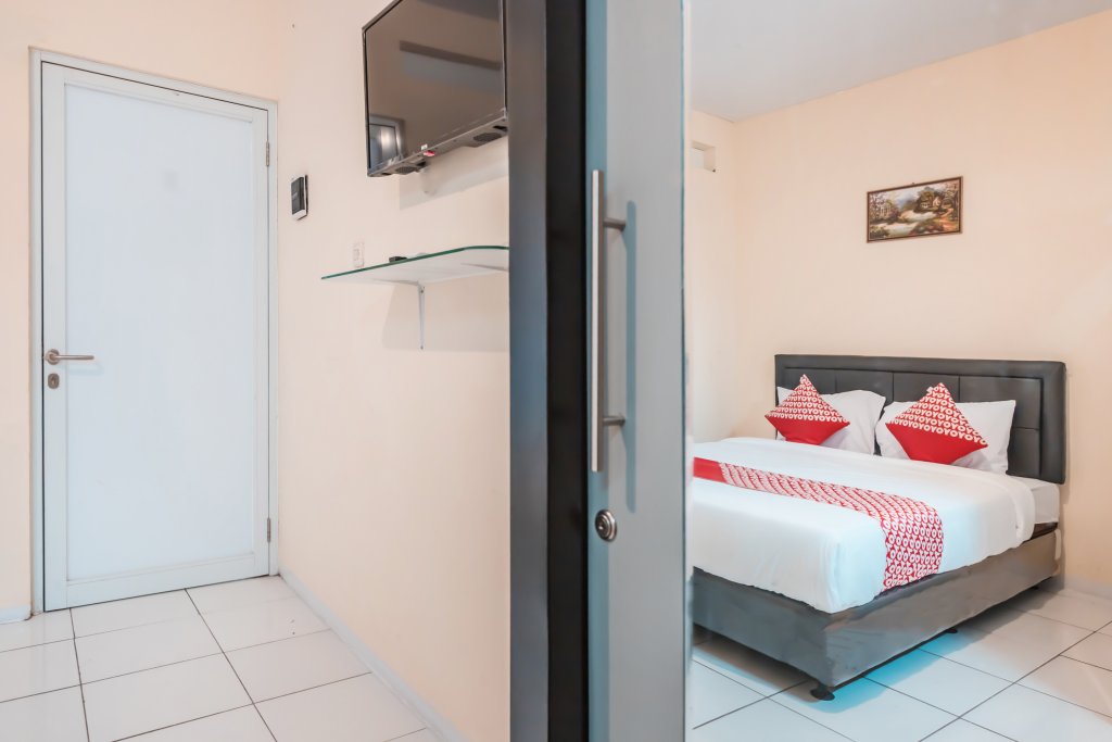 Super Oyo 1868 J B Room Pramuka